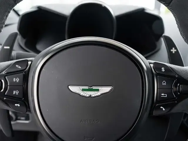 Aston Martin V8