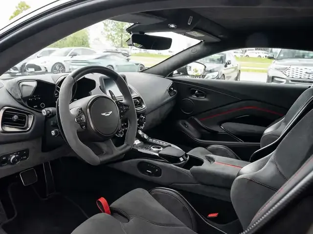 Aston Martin V8