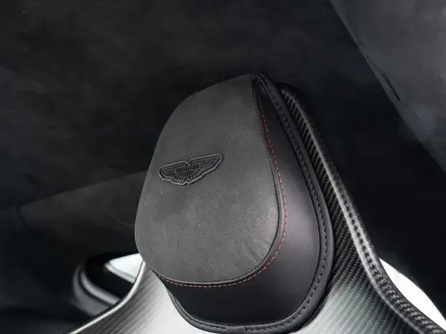 Aston Martin V8