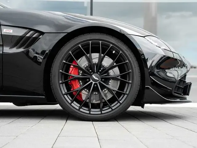 Aston Martin V8