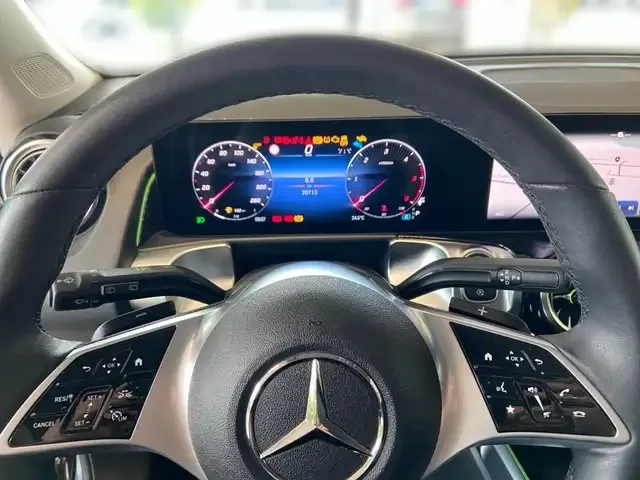 Mercedes-Benz GLB 200