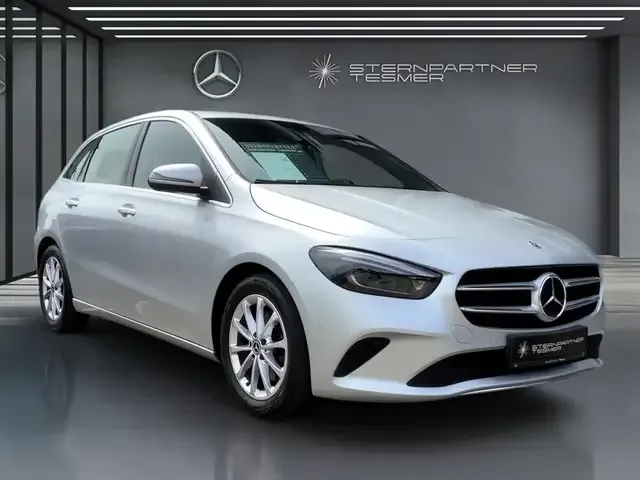 Mercedes-Benz B 220