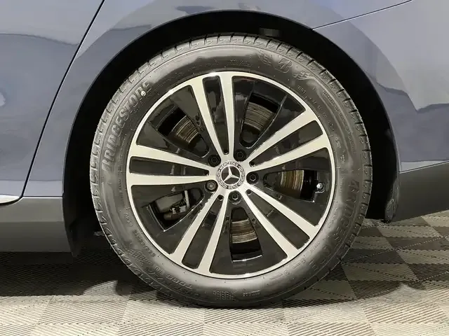 Mercedes-Benz EQE 300