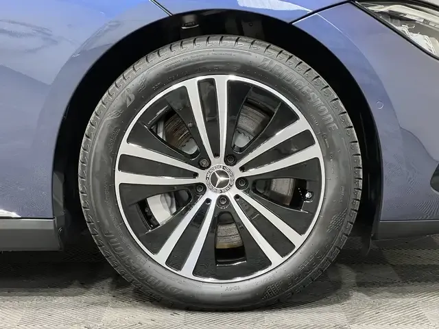 Mercedes-Benz EQE 300