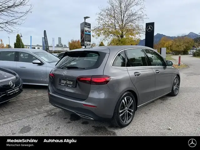 Mercedes-Benz B 200
