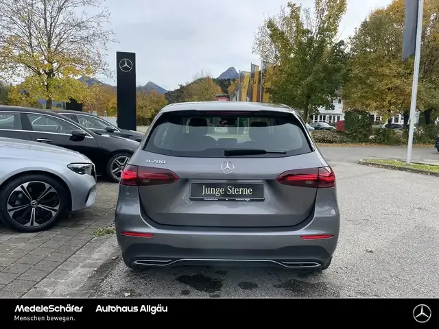 Mercedes-Benz B 200