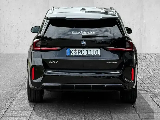 BMW iX1