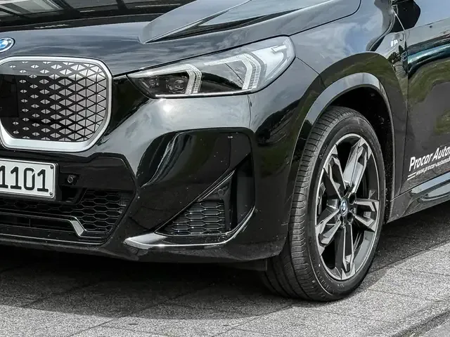 BMW iX1