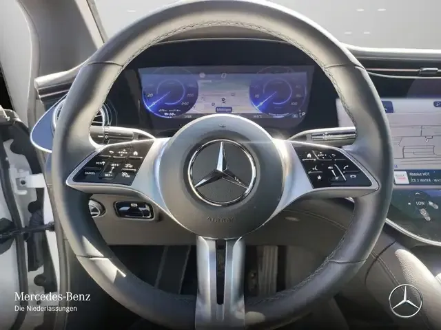 Mercedes-Benz EQE 300