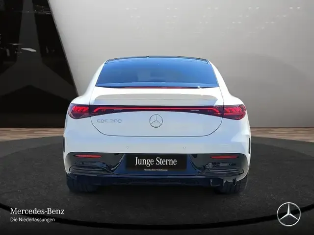 Mercedes-Benz EQE 300