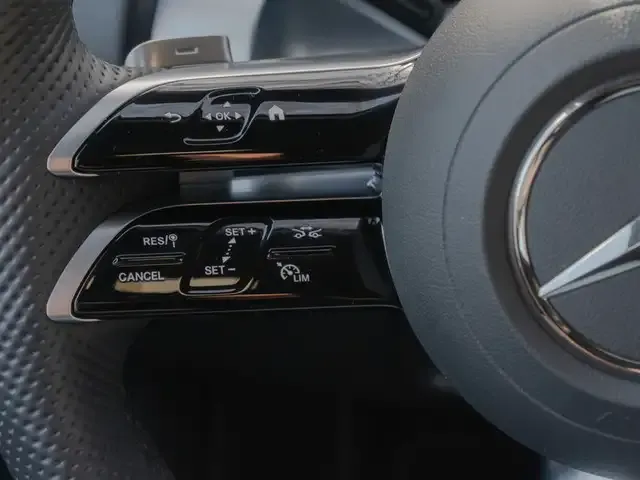 Mercedes-Benz EQB 300