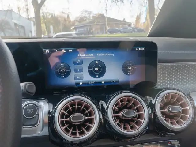 Mercedes-Benz EQB 300