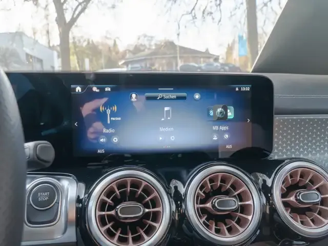 Mercedes-Benz EQB 300