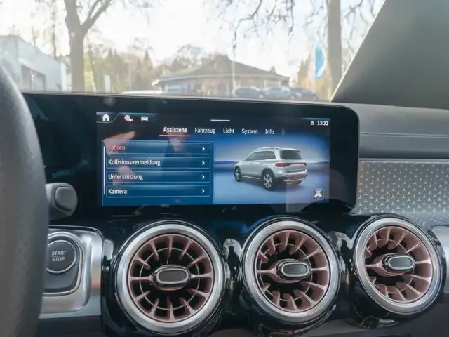 Mercedes-Benz EQB 300