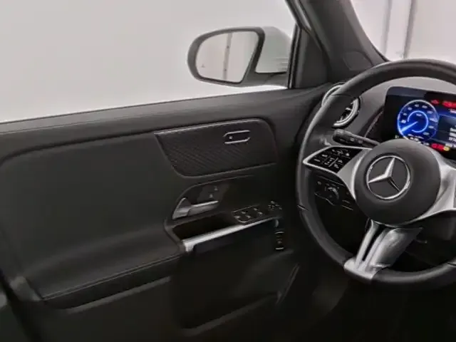 Mercedes-Benz EQB 300