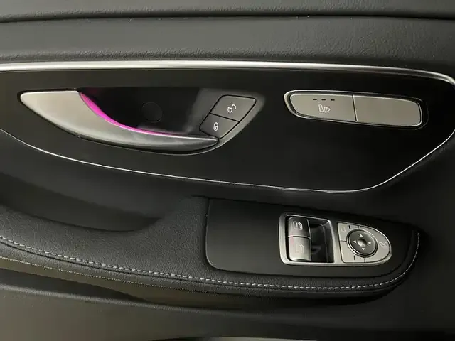 Mercedes-Benz V 220