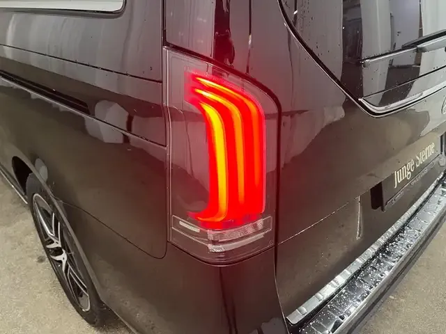 Mercedes-Benz V 220