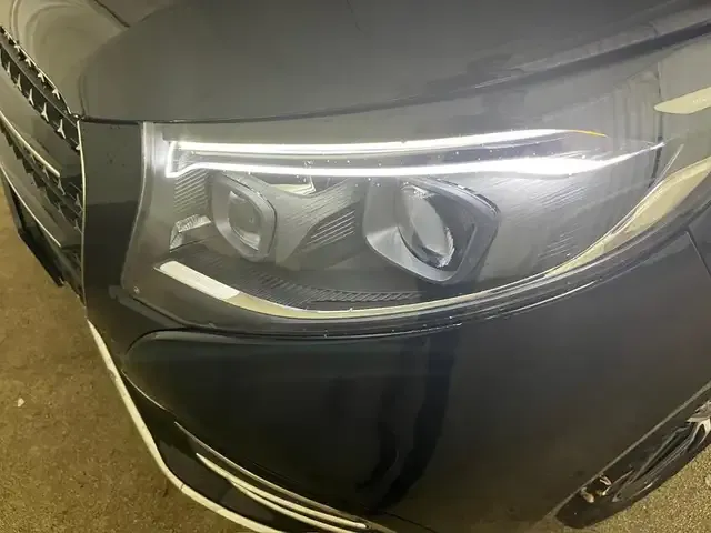 Mercedes-Benz V 220