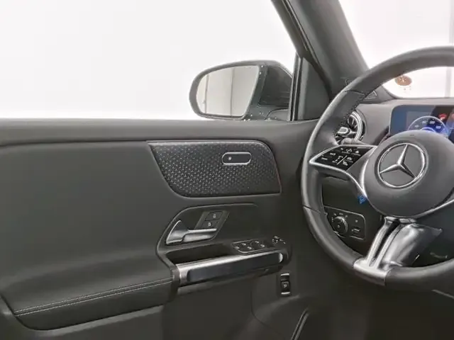 Mercedes-Benz EQB 300