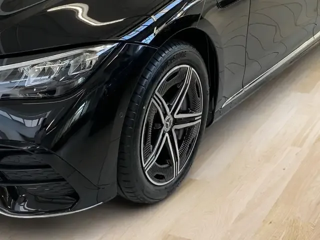 Mercedes-Benz EQE 300
