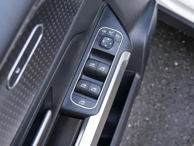 Mercedes-Benz EQB 300