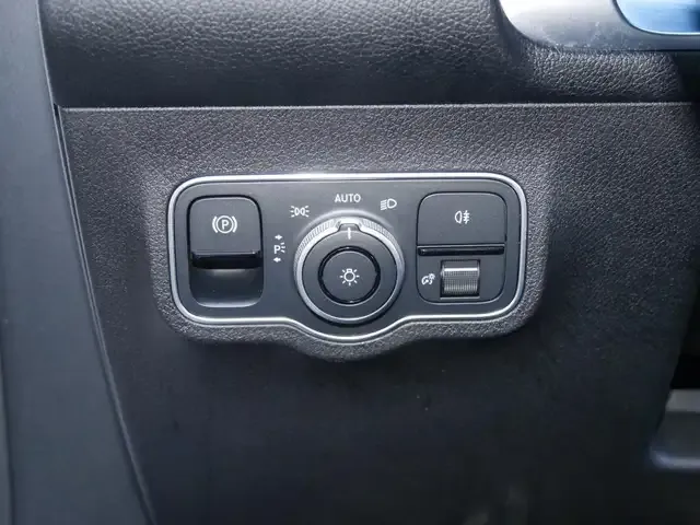 Mercedes-Benz EQB 300
