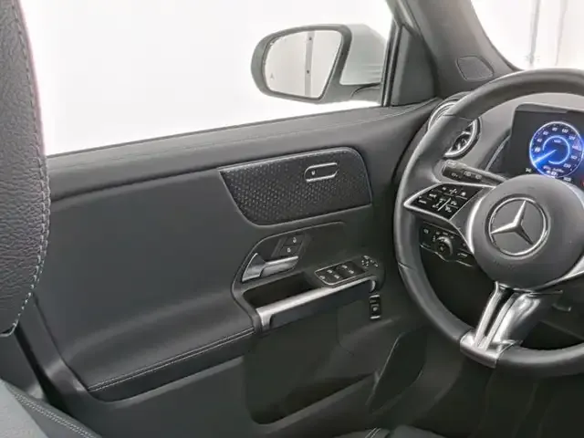 Mercedes-Benz EQB 300
