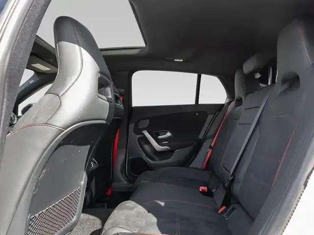 Mercedes-Benz CLA 35 AMG