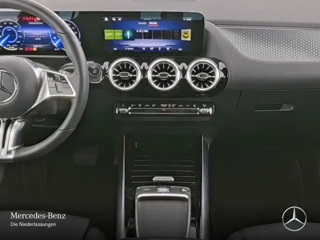 Mercedes-Benz EQA 300
