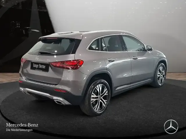 Mercedes-Benz GLA 180