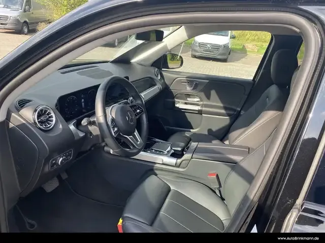 Mercedes-Benz GLB 220