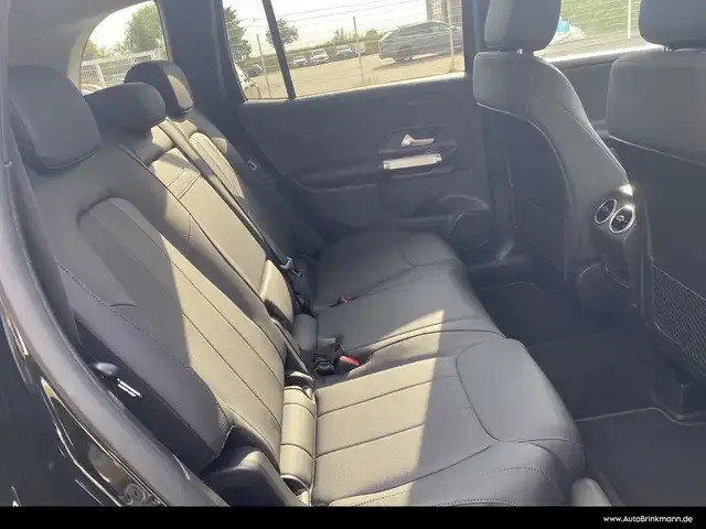 Mercedes-Benz GLB 220