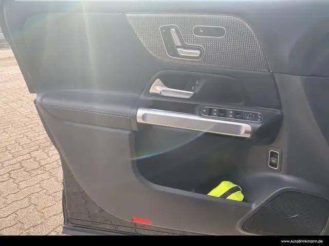 Mercedes-Benz GLB 220