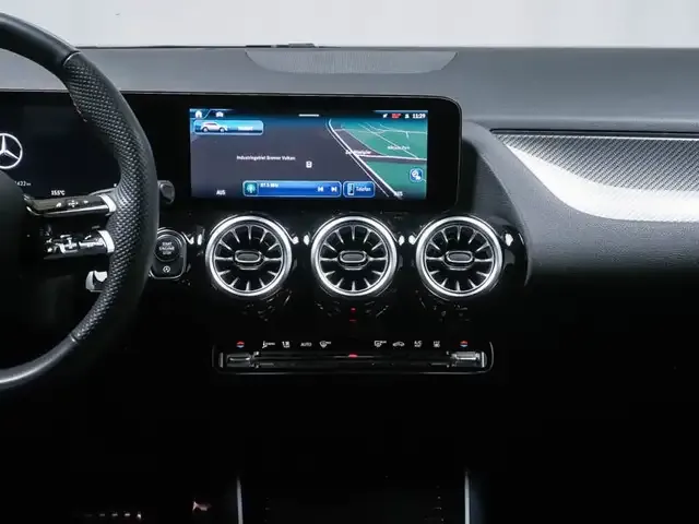 Mercedes-Benz GLA 180