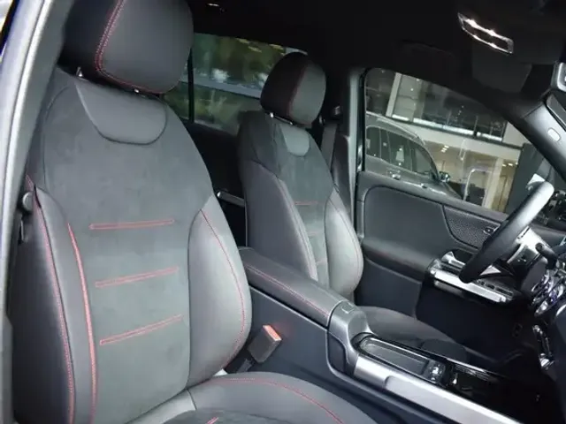Mercedes-Benz GLB 200