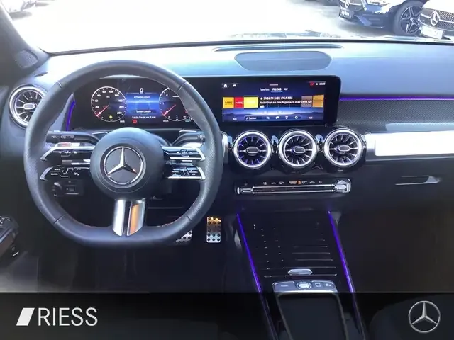 Mercedes-Benz GLB 220