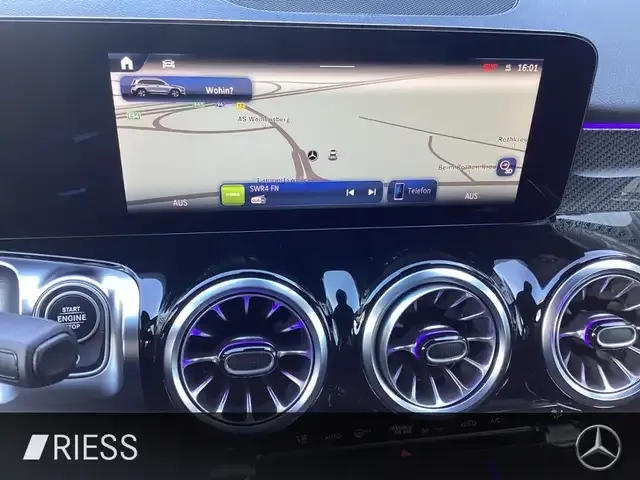 Mercedes-Benz GLB 220