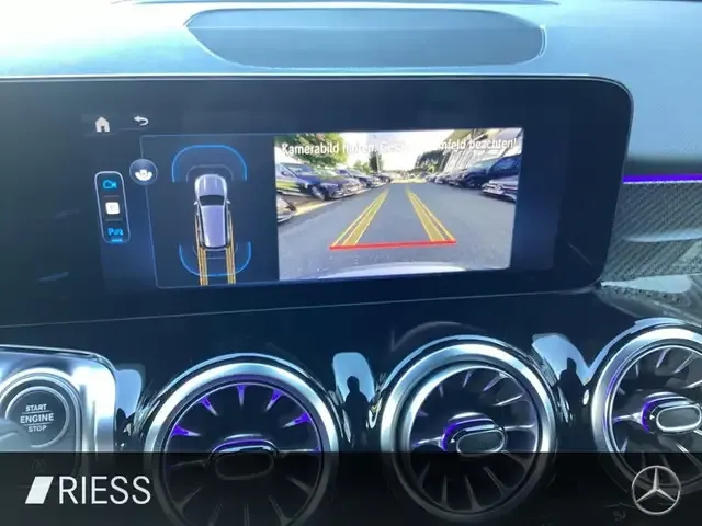 Mercedes-Benz GLB 220