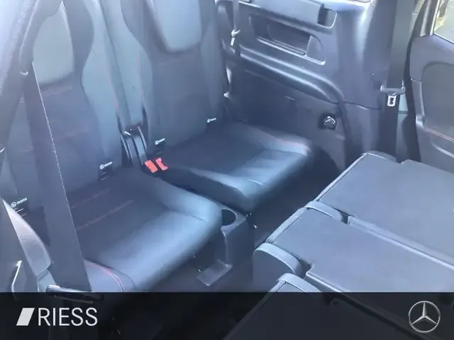 Mercedes-Benz GLB 220