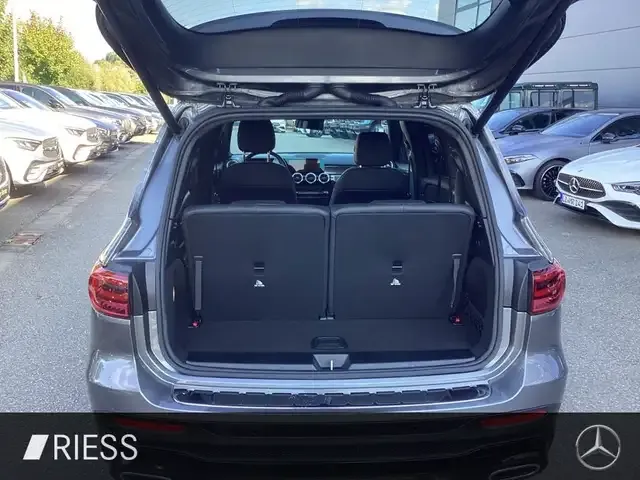 Mercedes-Benz GLB 220