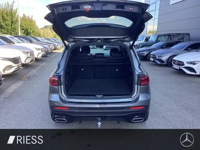 Mercedes-Benz GLB 220