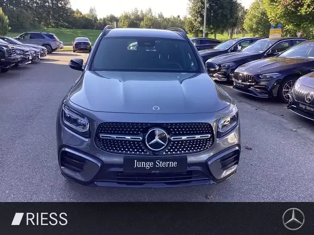Mercedes-Benz GLB 220