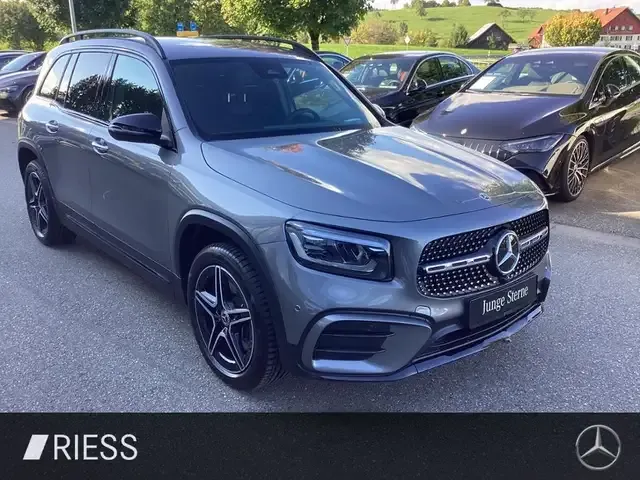 Mercedes-Benz GLB 220