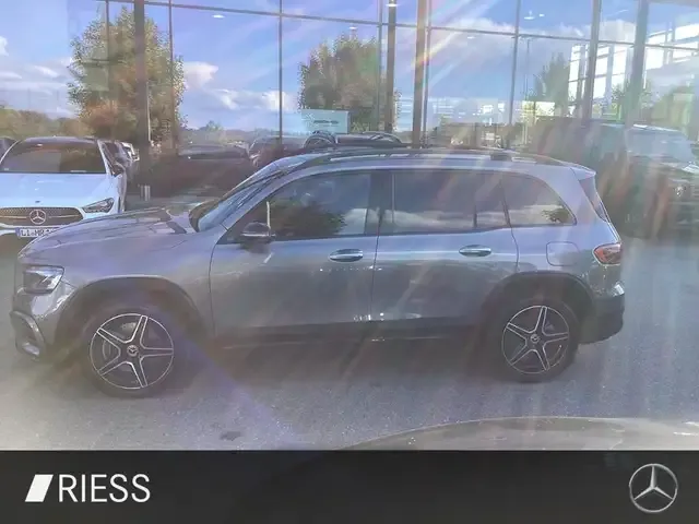 Mercedes-Benz GLB 220