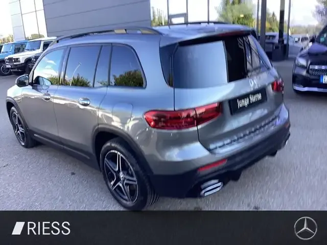 Mercedes-Benz GLB 220