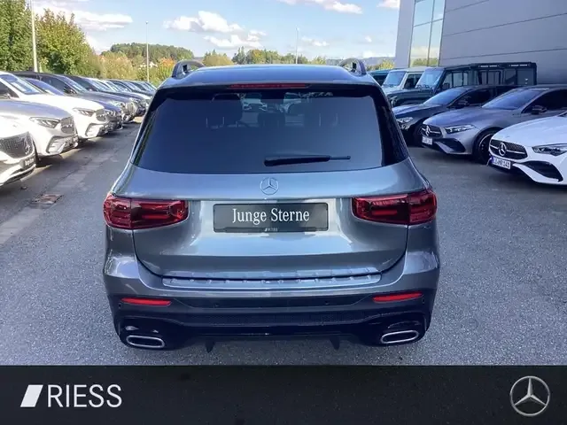 Mercedes-Benz GLB 220