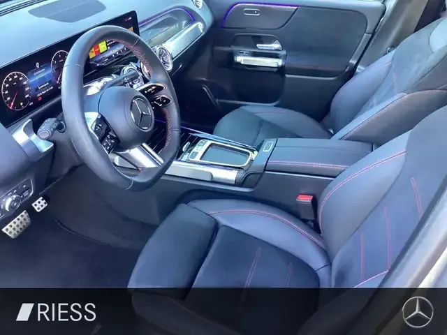 Mercedes-Benz GLB 220