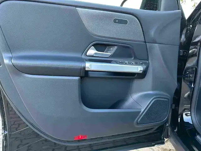 Mercedes-Benz GLB 220