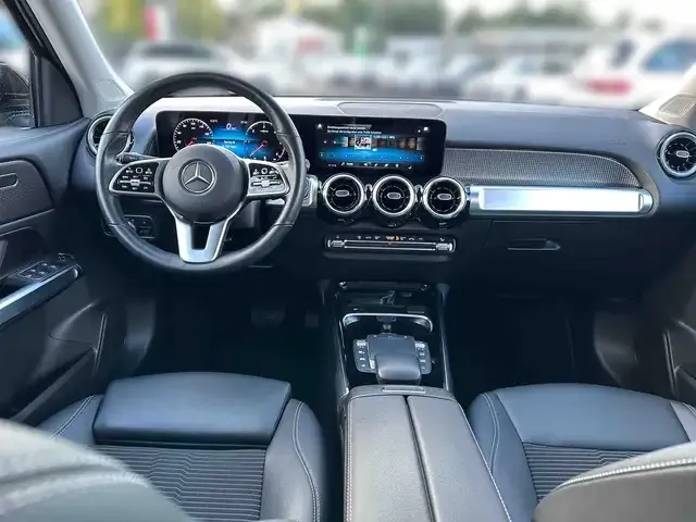 Mercedes-Benz GLB 220