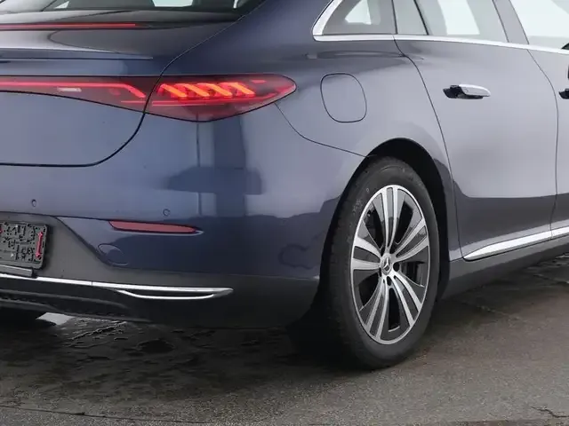 Mercedes-Benz EQE 300